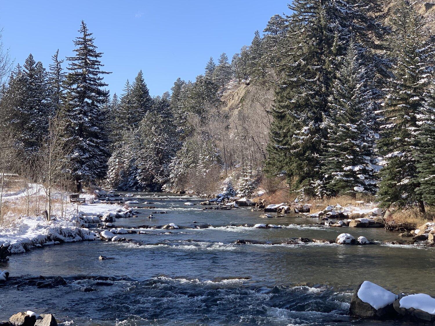 A tranquil stretch of the North Fork of the South Platte River in Winter